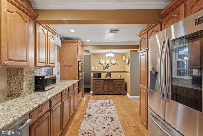 Building Photo - 79 Manor Cir