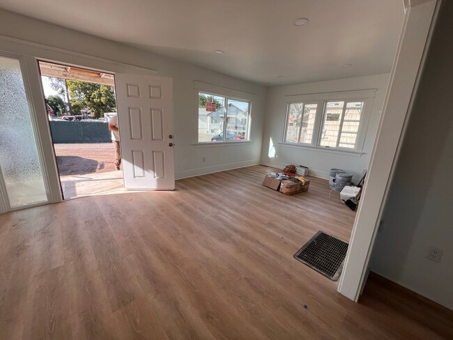 Building Photo - FULLY REMODELED 2BR/1BA home w/ parking an...