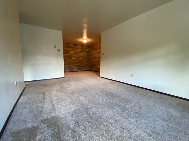 Building Photo - Amazing One Bedroom on the Second Floor! B...