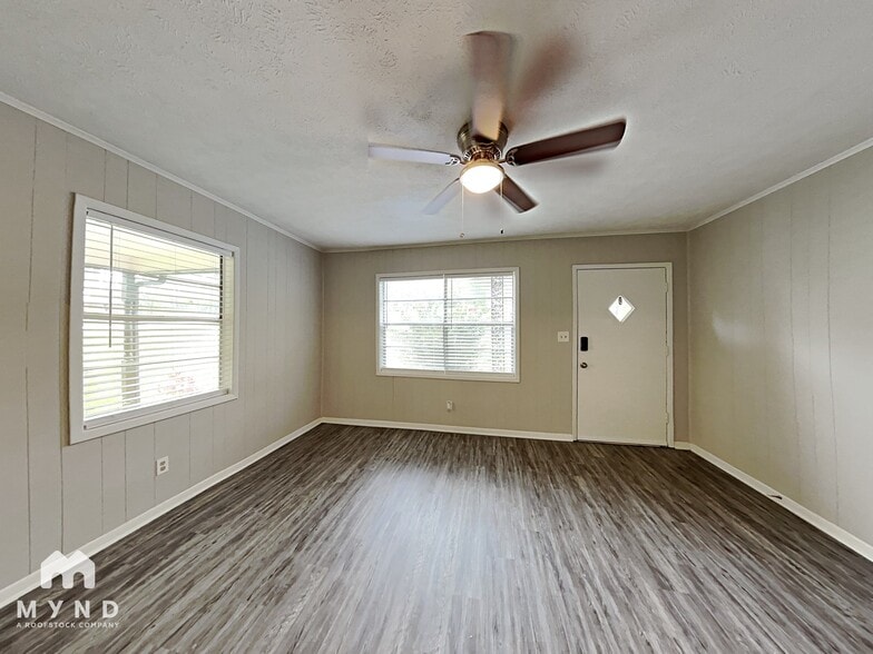 Building Photo - 6242 Green Acres Dr SW