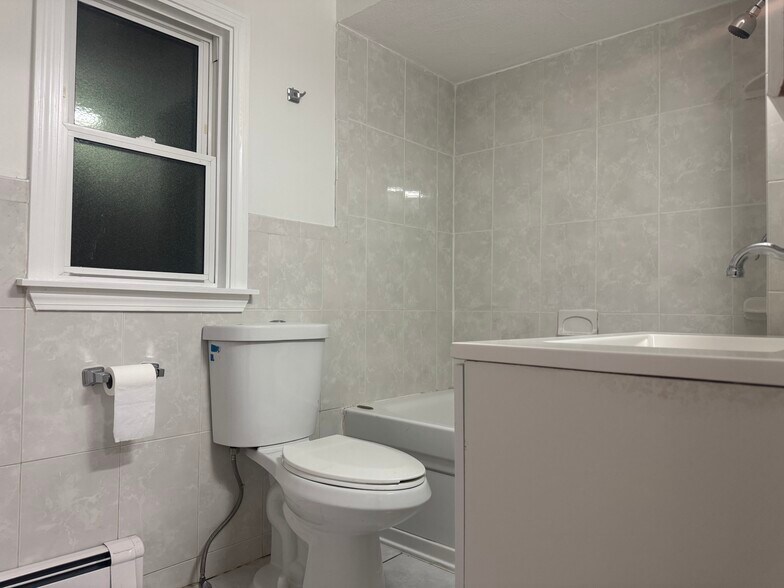 Building Photo - 33 Appleton St