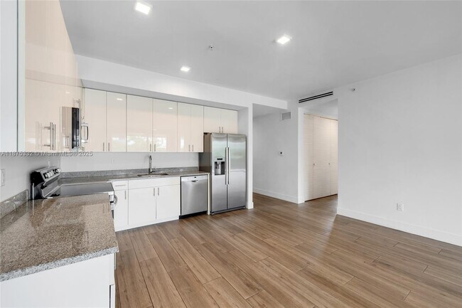 Building Photo - 3265 Bird Ave