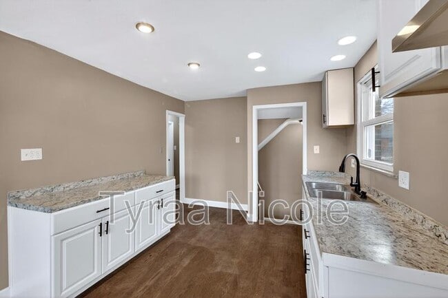 Building Photo - 19750 Mark Twain St