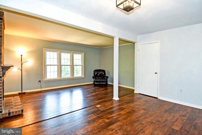 Building Photo - 10451 Malone Ct