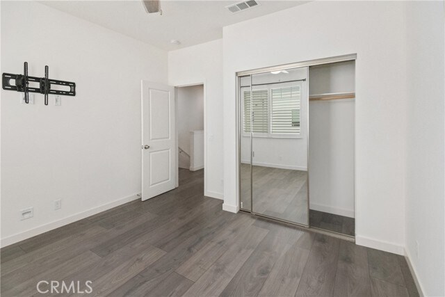 Building Photo - 341 Magnet