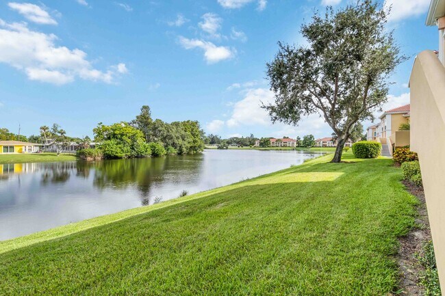 Building Photo - Spacious 2/2 condo with beautiful water vi...