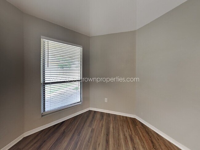 Building Photo - 615 Stoneybrook Dr