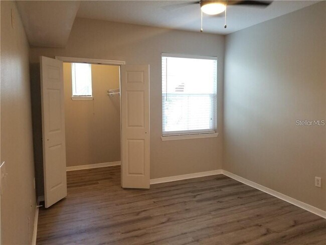 Building Photo - 1910 E Palm Ave