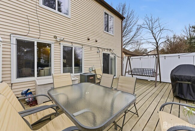 Building Photo - 10 Coventry Ct