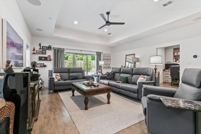 Building Photo - 809 Meadowbend Loop S