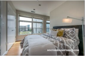 Building Photo - 601 Albany St