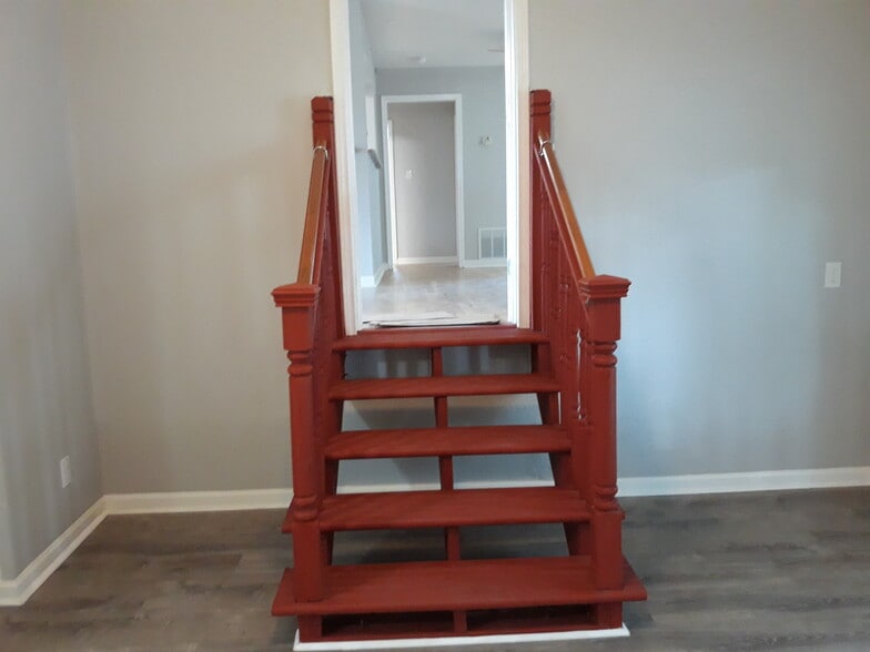 Building Photo - 319 Sumner Dr