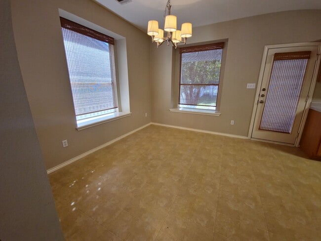 Building Photo - Enchanting 4 Bedroom home located in Plum Creek!