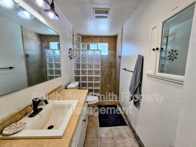 Building Photo - 320 Hermosa Ave