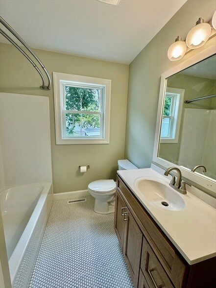 Building Photo - 40 Judy Ln