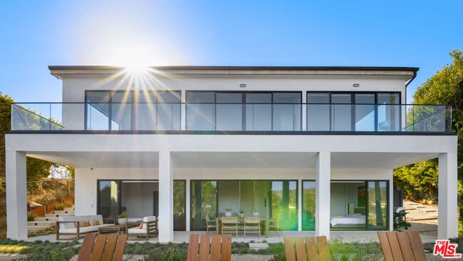 Building Photo - 6656 Dume Dr