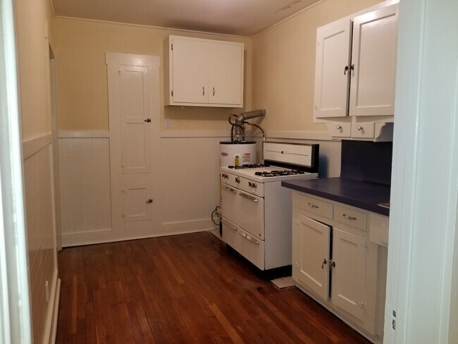 Building Photo - 922 Howard St