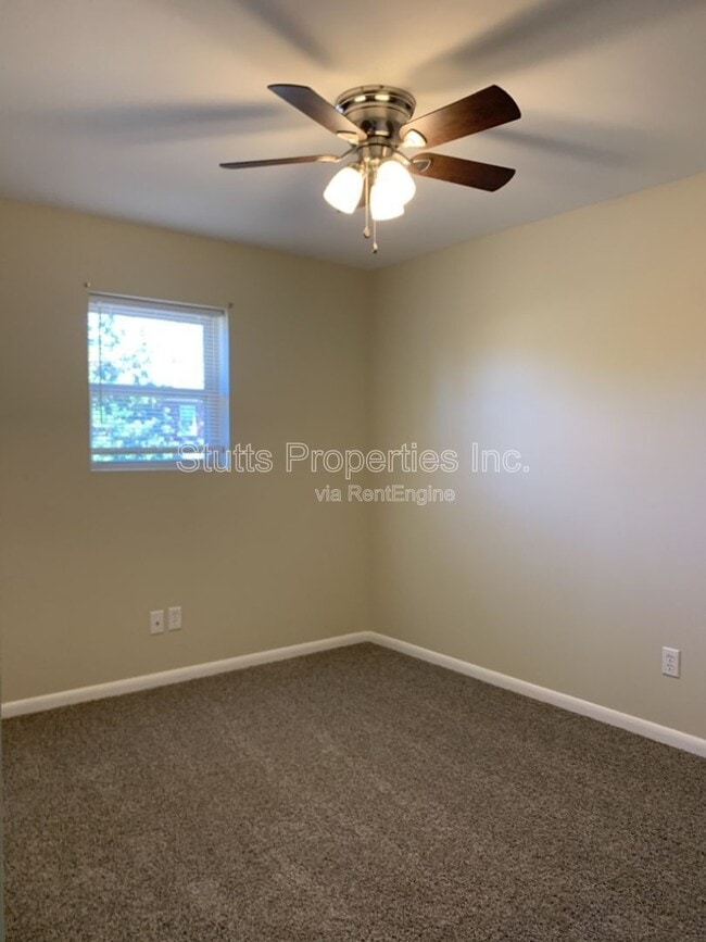 Building Photo - 900 N Montgomery Ave