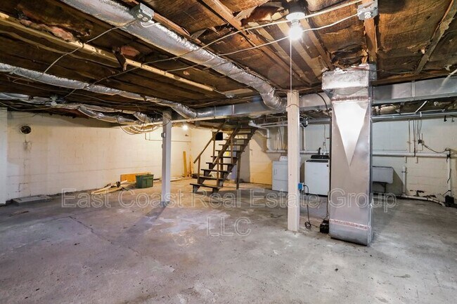 Building Photo - 838 Jenny Wren Dr