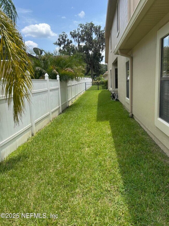 Building Photo - 1613 Fairway Ridge Dr