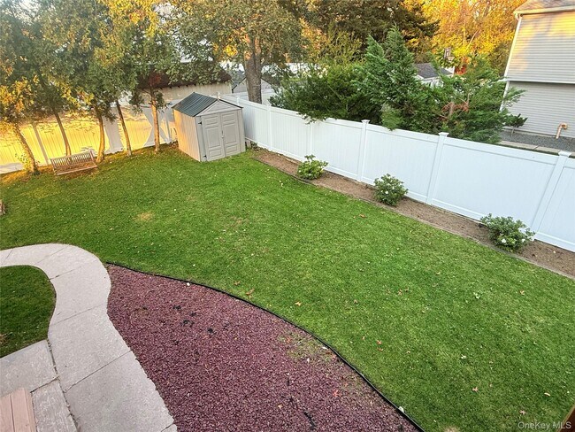 Building Photo - 1671 Claas Ave