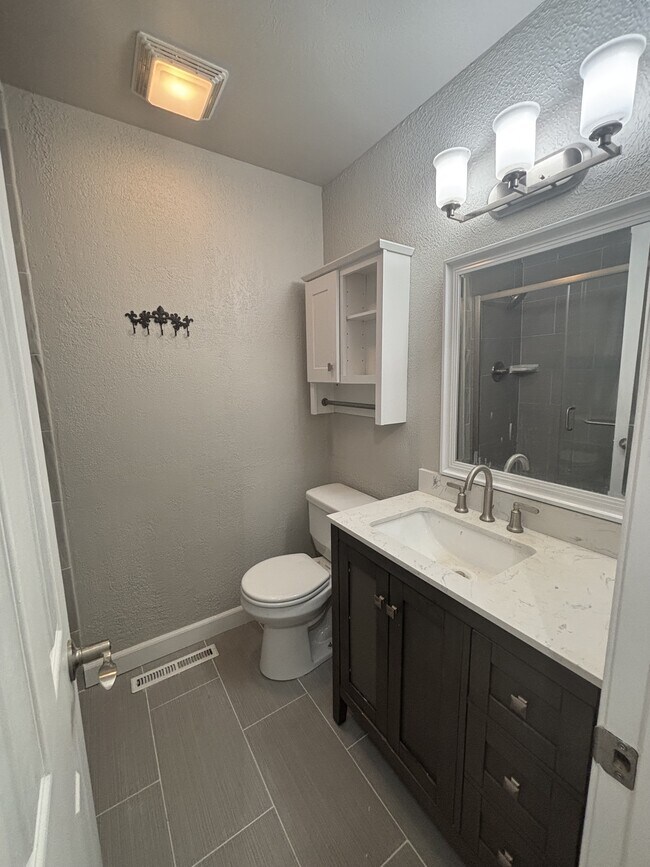 Building Photo - 3495 Montebello Dr W