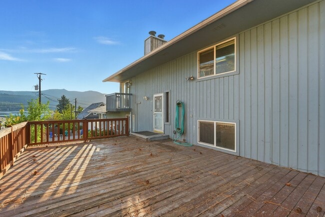 Building Photo - 820 S Liberty Dr