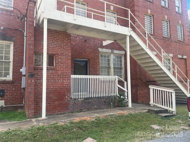 Primary Photo - 203 W Liberty St