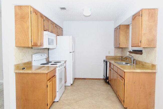 Building Photo - West Pensacola Rental with 3 Bedrooms, Privacy-Fenced Yard, Indoor Laundry Room & Easy Access to ...