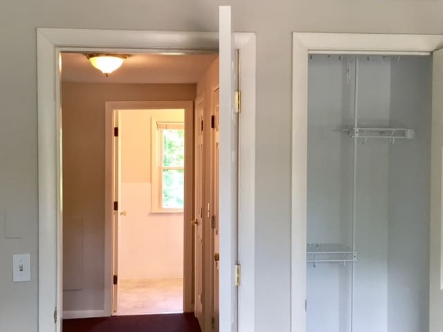 Building Photo - 24 Hobart Ln