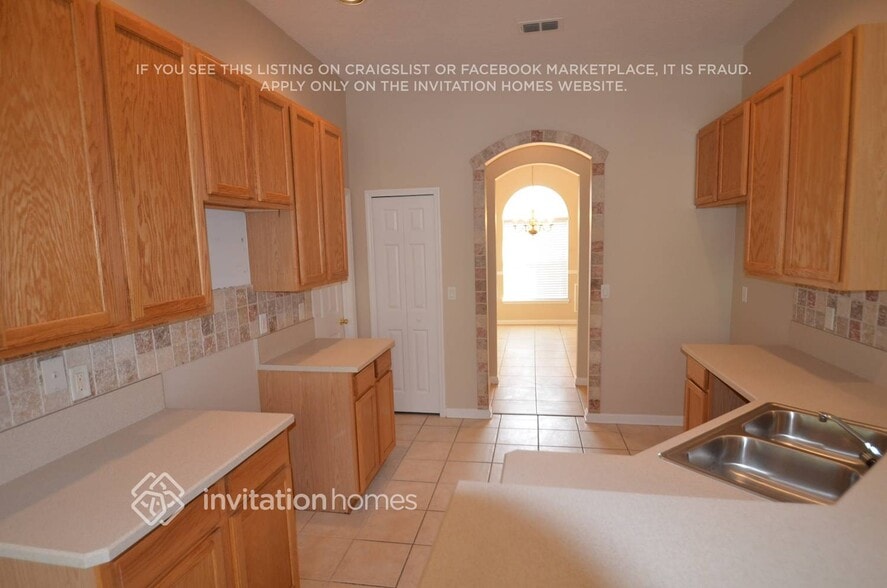 Building Photo - 204 Hidden Lake Dr