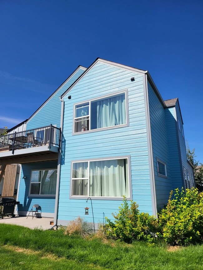 Building Photo - Beautiful Large 4bd/2.5ba 2332sqft home in The Lakes Subdivision