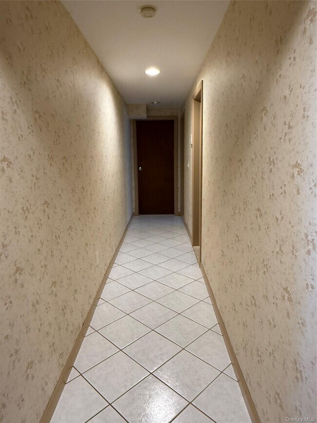 Building Photo - 15 Kentwood Dr