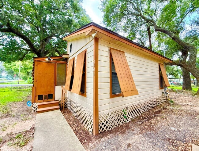 Building Photo - 2501 Shady Creek Ln