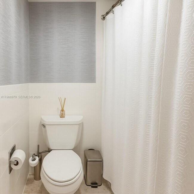 Building Photo - 17021 N Bay Rd