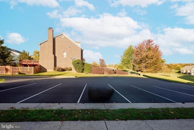 Building Photo - 685 Springhouse Square SE