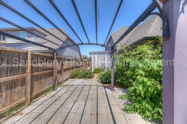 Building Photo - For Lease | Bixby | $2999 Rent | Available...