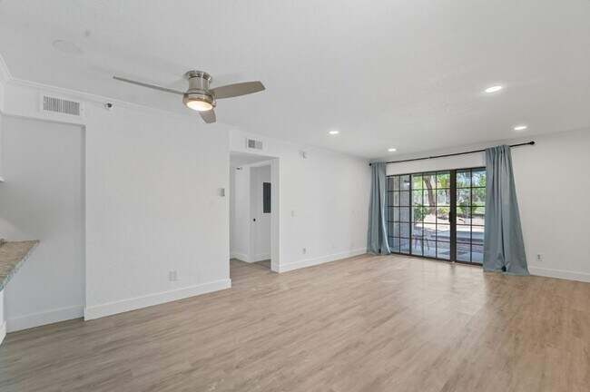 Building Photo - Stunning 2-bedroom, 2-bathroom home in the...