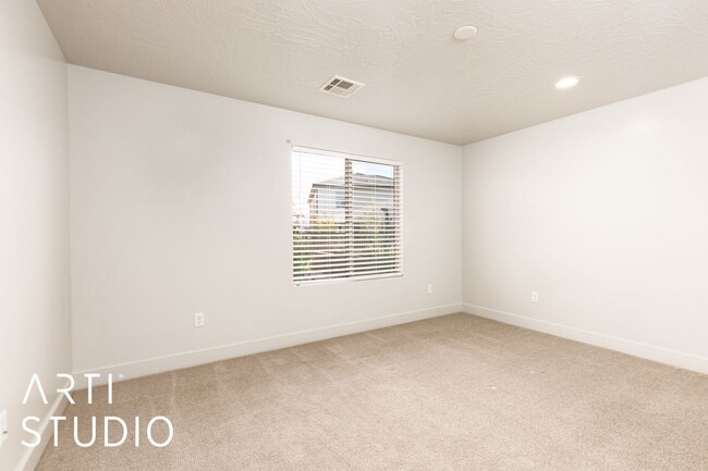 Building Photo - 3156 E Sky Rim Wy