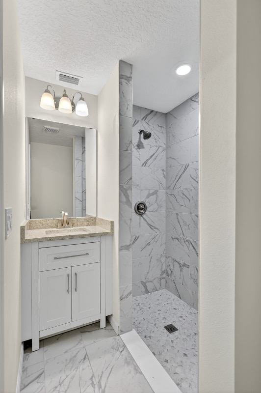 Building Photo - 916 23rd St E