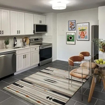 Building Photo - 879 E 4th St