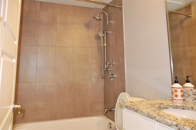 Building Photo - 810 S Rock St