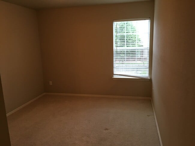 Building Photo - 4201 W Kent St