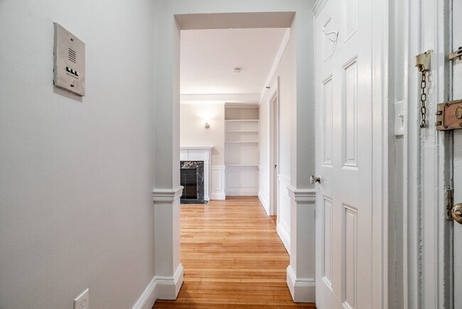 Building Photo - 124 Bowdoin St