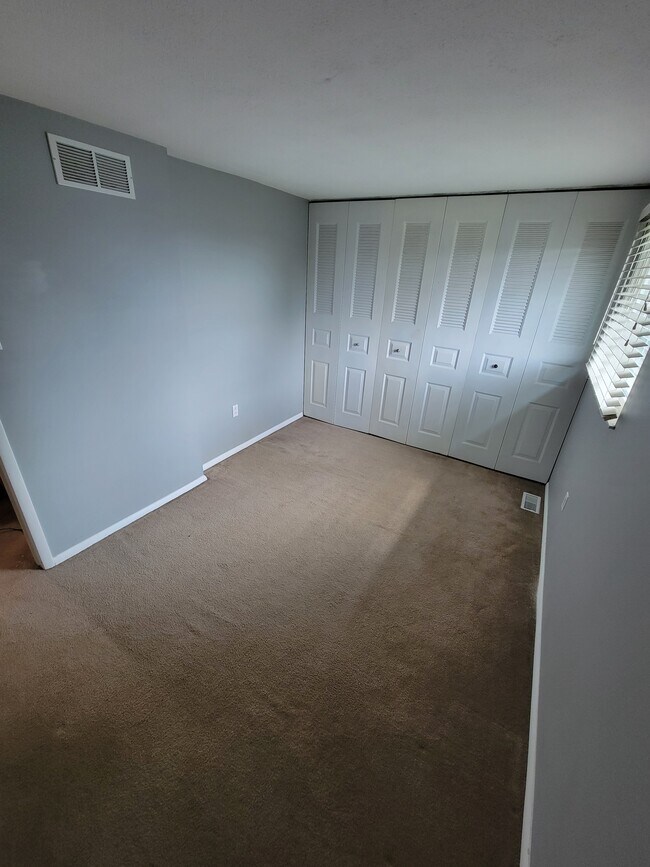 Building Photo - 175 Cranbrooke Dr