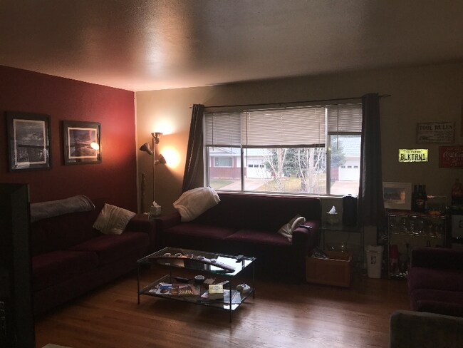 Building Photo - 1121 Ponderosa Dr