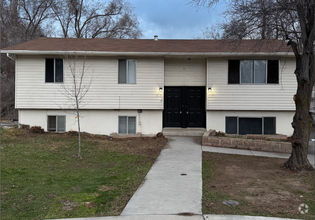 Building Photo - Newly remodeled 3-Bedroom, 1-Bathroom Dupl...