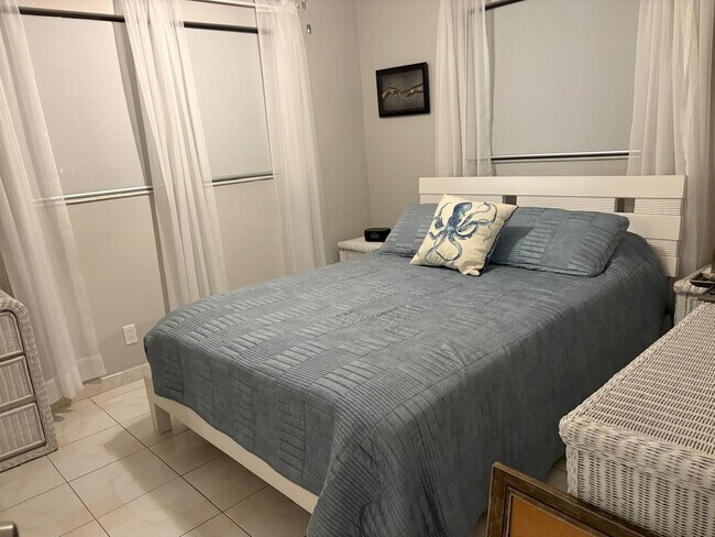 Building Photo - 450 Paradise Isle Blvd