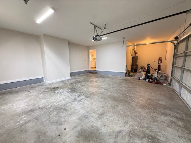 Building Photo - 2539 Springs Dr