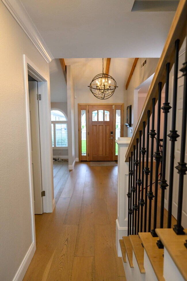 Building Photo - 2107 Dufour Ave